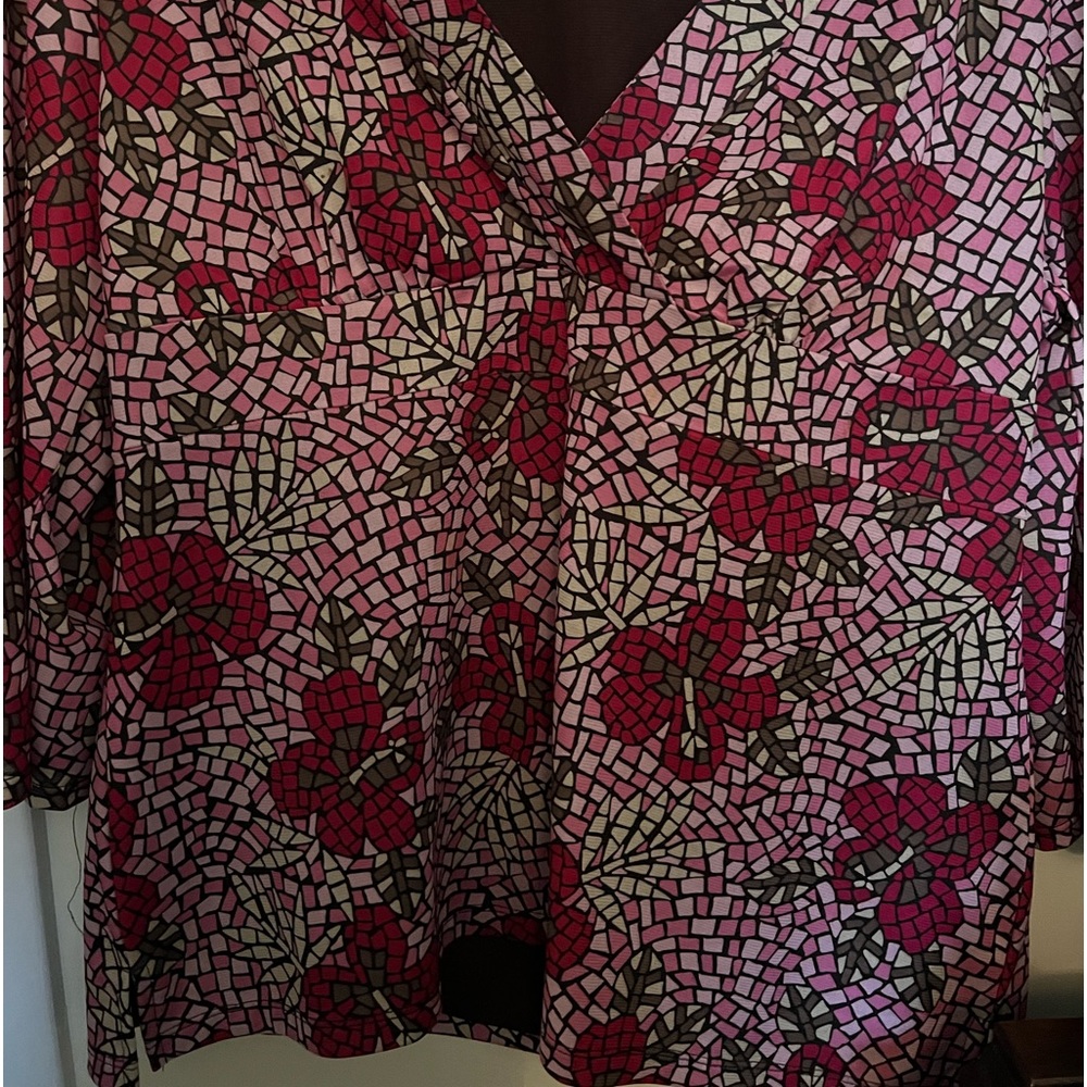 Beautiful lady’s top with mosaic print.